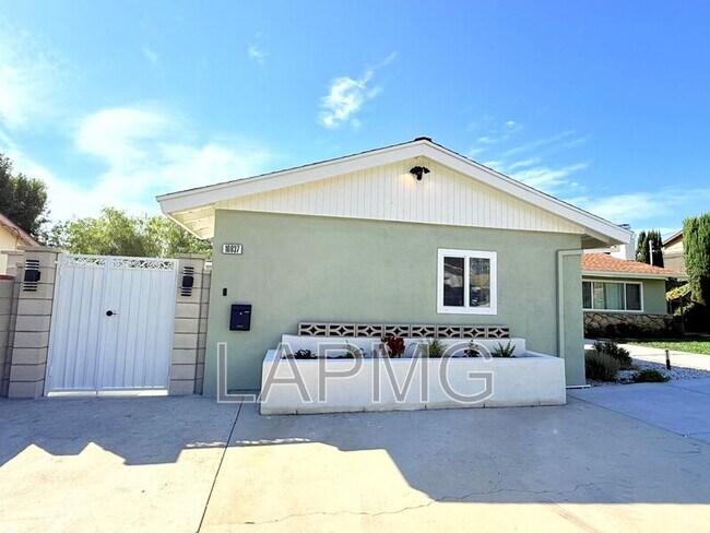 Building Photo - 10837 Fellows Ave