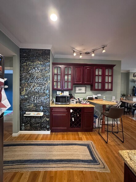 Building Photo - 127 Heath St