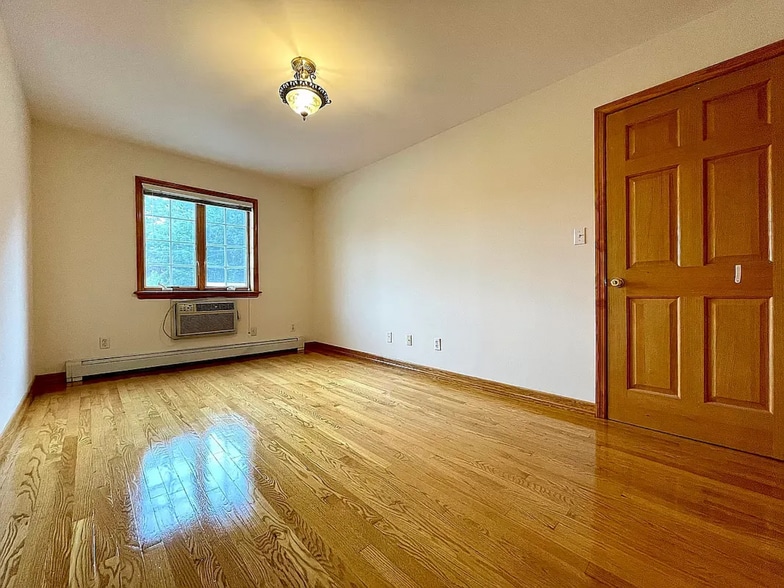 Building Photo - 2122 43rd St