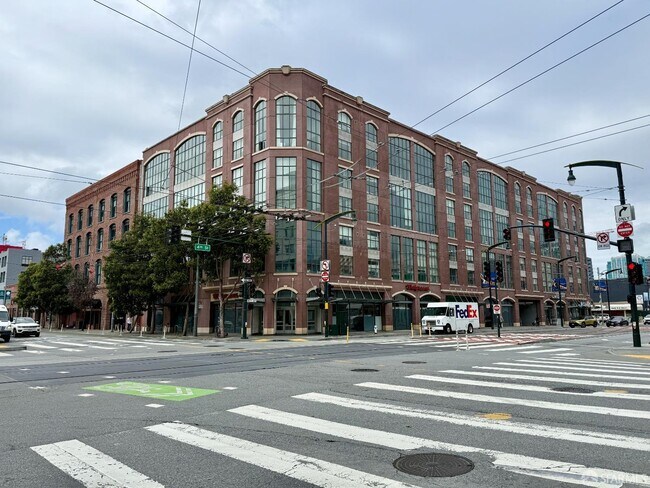 Building Photo - 260 King St