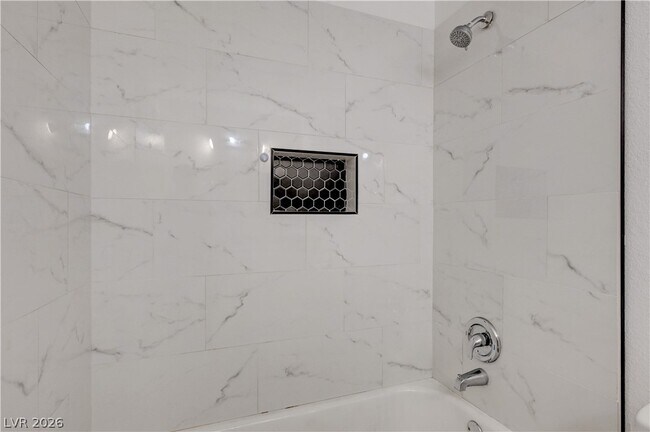 Building Photo - 707 Honeybee Ct