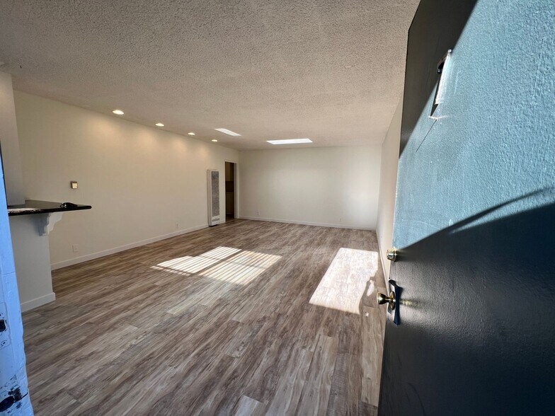 Building Photo - 12727 Matteson Ave