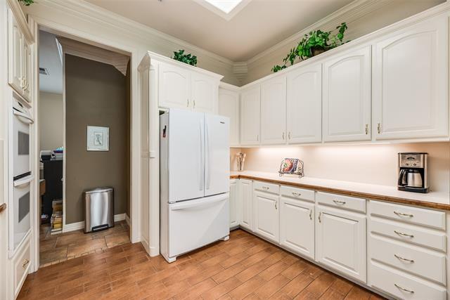Building Photo - 8911 Hickory Hill Dr