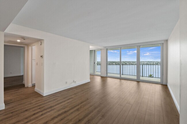 Building Photo - 1701 S Flagler Dr
