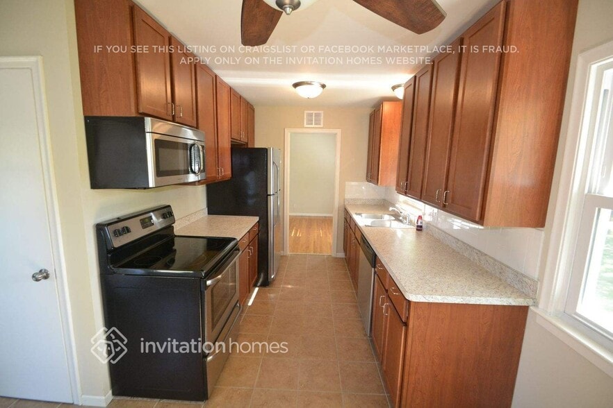 Building Photo - 7101 Hartkopf Ln