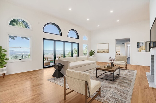 Building Photo - 15851 Mulholland Pl