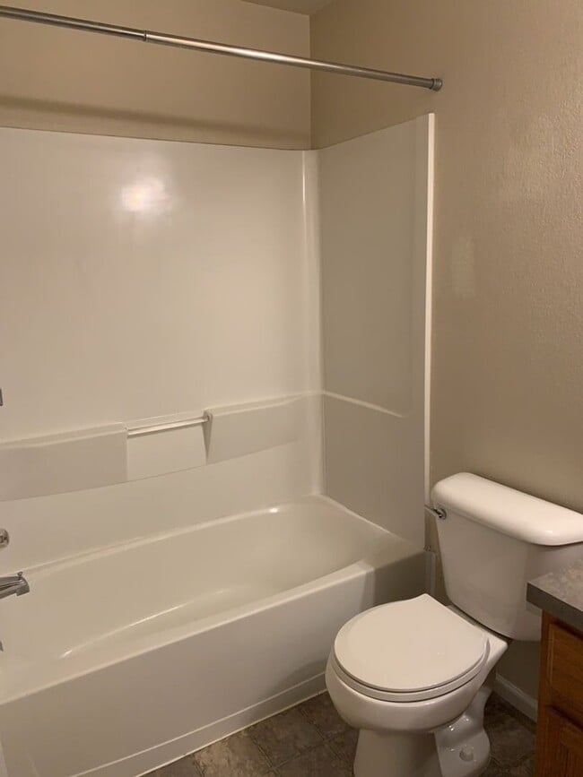 Building Photo - 844 Apex Dr