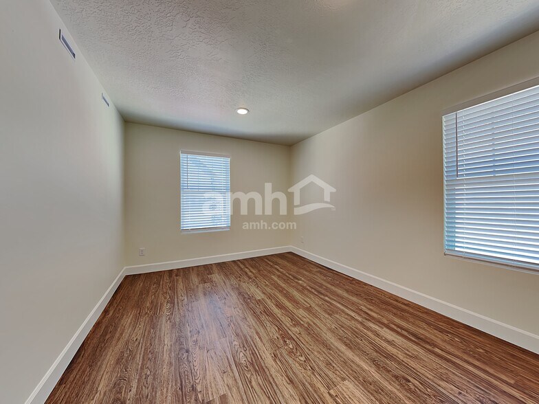 Building Photo - 6098 W Arranmore Dr