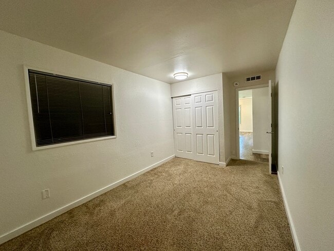 Building Photo - 2Bd/1Ba Kirkland Condo