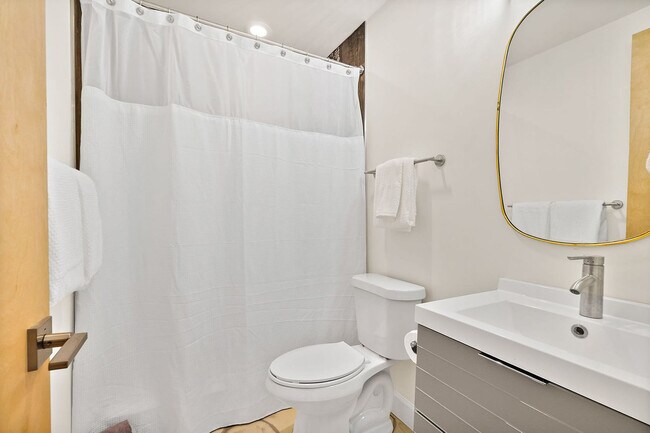 Building Photo - 107b A St