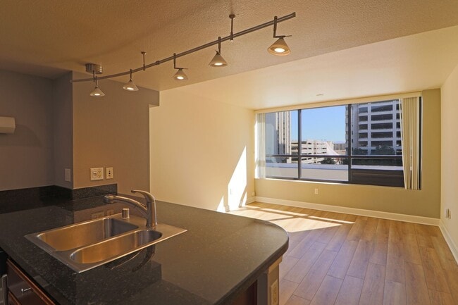 Building Photo - 450 N Arlington Ave