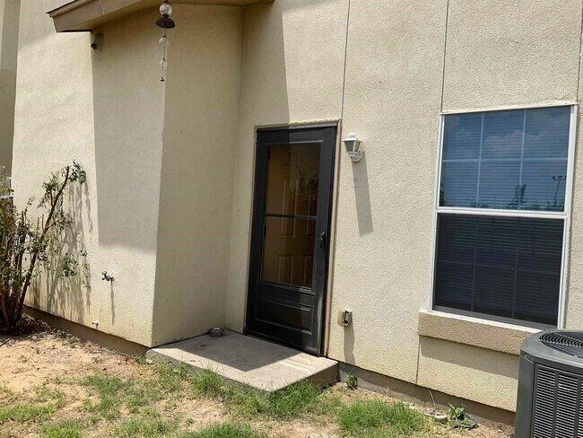 Building Photo - 1014 Ranchway Dr