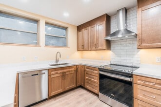 Building Photo - Carlyle Apartments