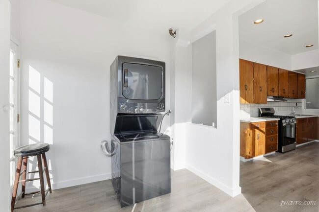 Building Photo - 151 9th Ave