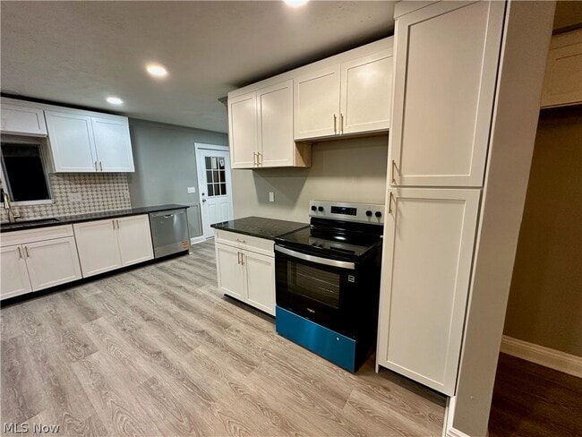 Building Photo - 5636 Hopkins Rd