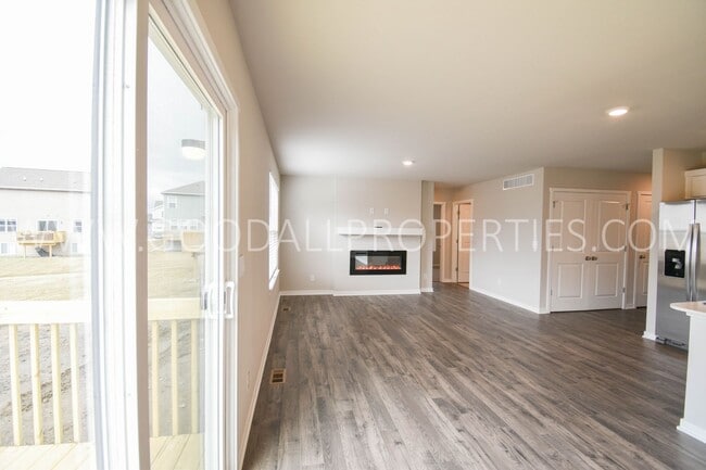 Building Photo - 4 Bedroom 3 Bath Ranch Finished Basement i...