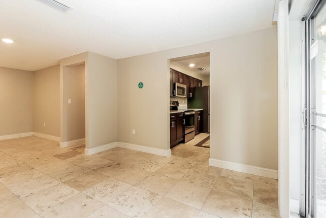 Building Photo - 4102 N Bay Hills Blvd