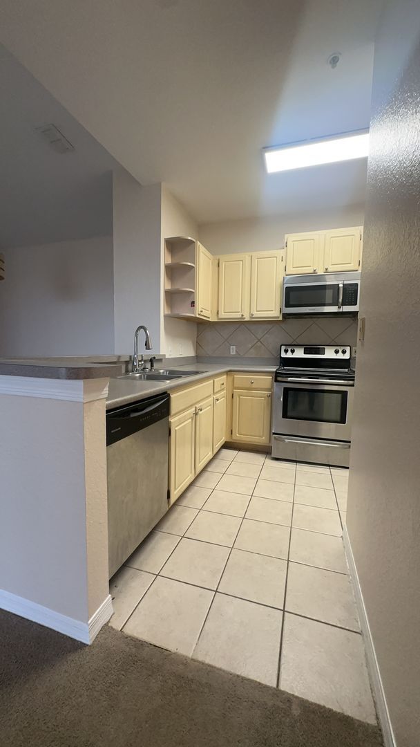 Building Photo - 1420 Lake Shadow Cir