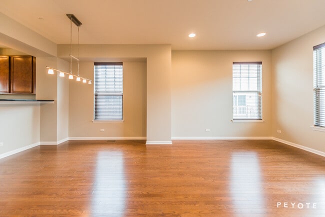 Building Photo - 1252 Evergreen Ave