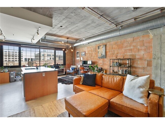 Building Photo - 525 N 3rd St