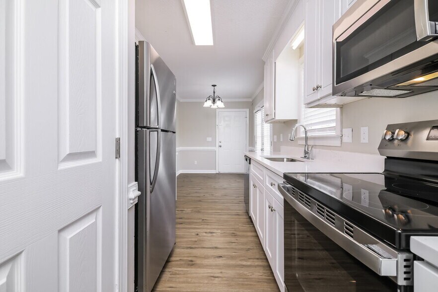 Building Photo - 204 Hunter Way