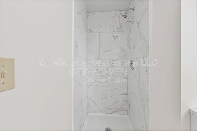 Building Photo - 4410 Carrollwood Dr