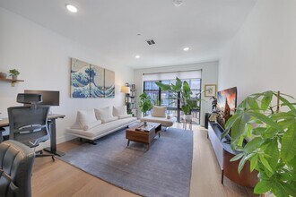 Building Photo - 386 5th St