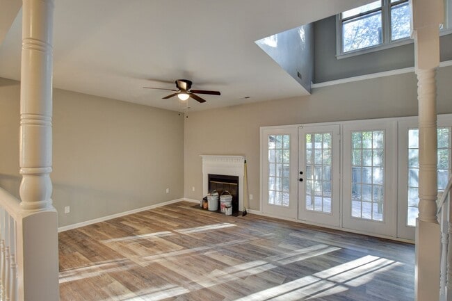 Building Photo - 740 S Lake Cir