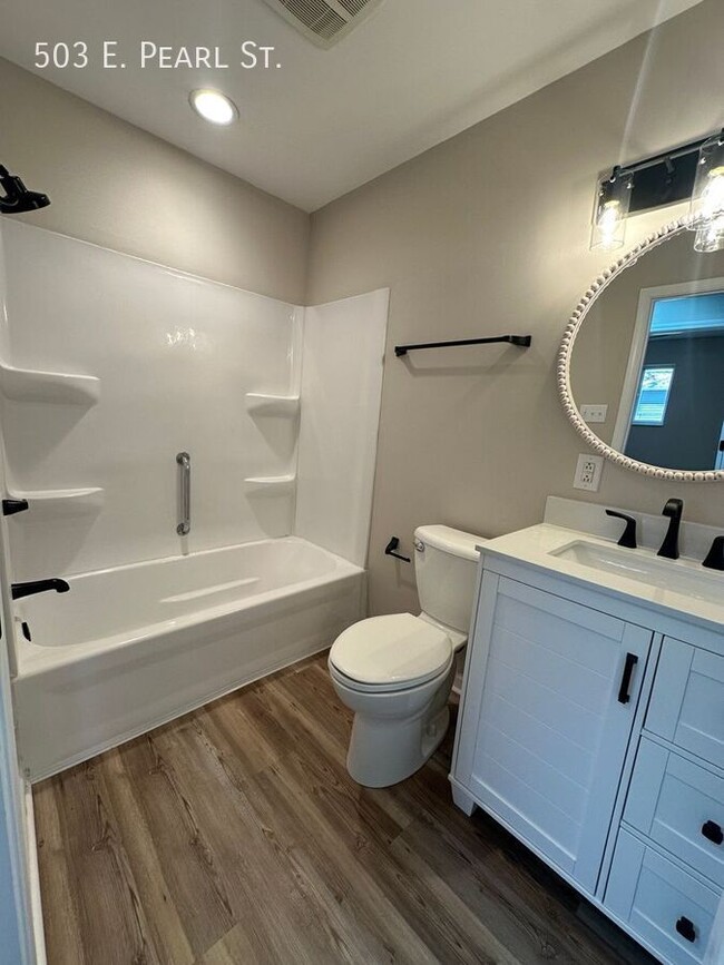 Building Photo - 503 E Pearl St