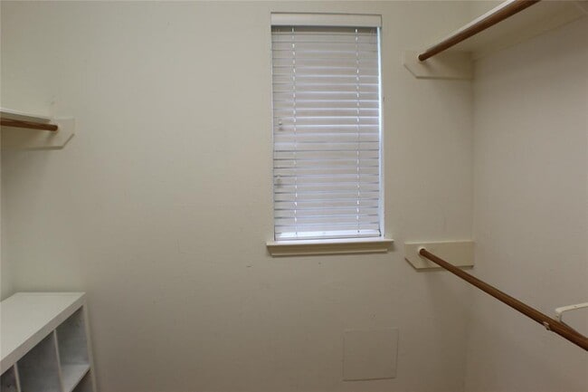 Building Photo - 1718 Heddon Falls Dr