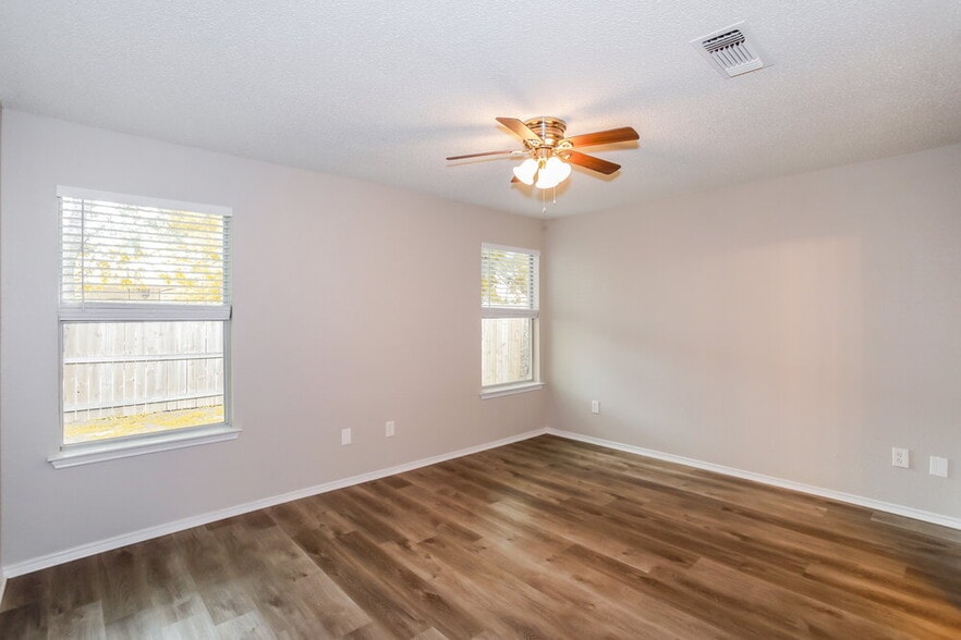 Building Photo - 10529 Flamewood Dr