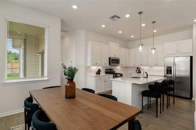 Building Photo - 603 Silver Pear Ct