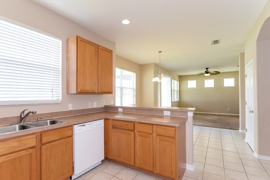 Building Photo - 2613 Palesta Dr