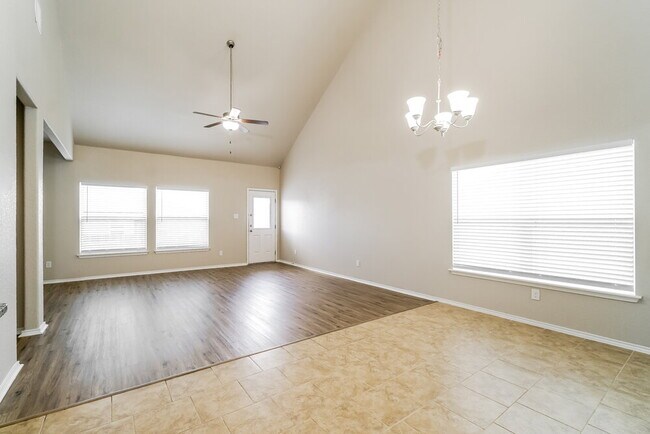 Building Photo - 323 Krieghoff Wy