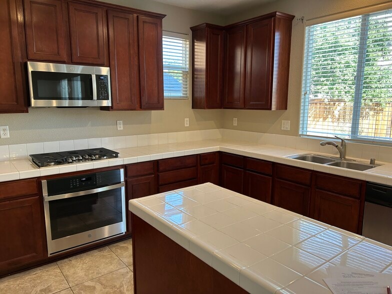 Building Photo - 435 Stradella Ct