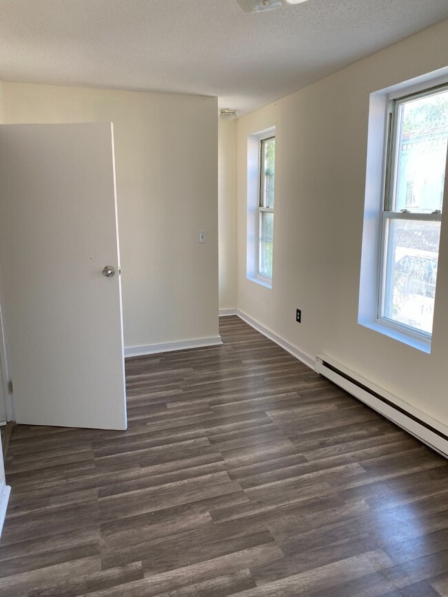 Building Photo - 306 2nd St