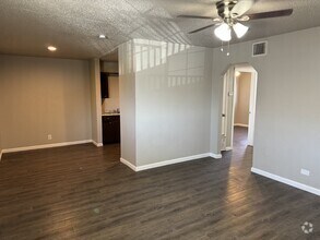 Building Photo - 2 Bedroom and 1 bathroom ready to move in