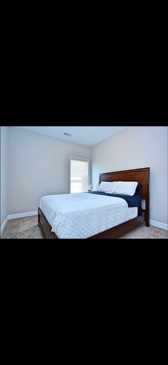 Building Photo - 605 Summerdawn Pl
