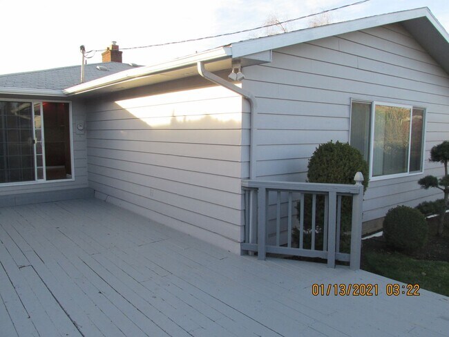 Building Photo - HUGE Bonus room ! Remodeled !  Hardwood Flooring Throughout & New Carpet in Bedrooms, Tile, Grani...