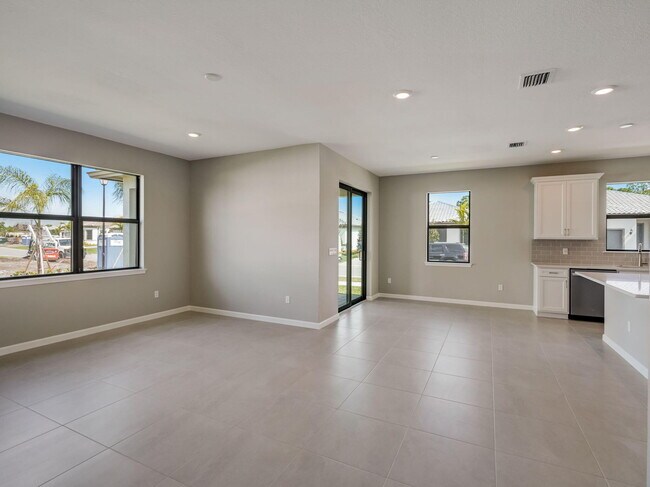 Building Photo - 757 SE Courances Dr