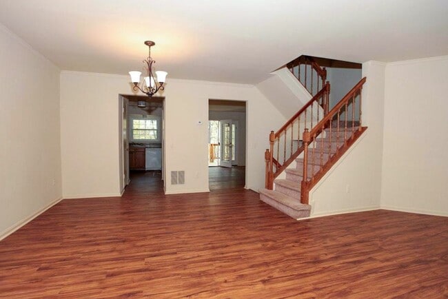 Building Photo - Fantastic 3br End-Unit Town Home in highly sought Silver Spring Neighborhood - Ready mid-June