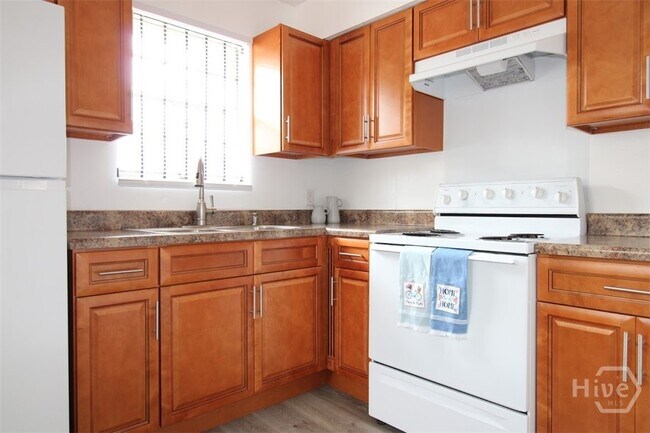 Building Photo - 1204 E Anderson St