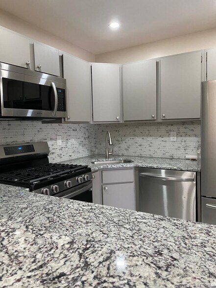 Building Photo - 94 Quince Ct