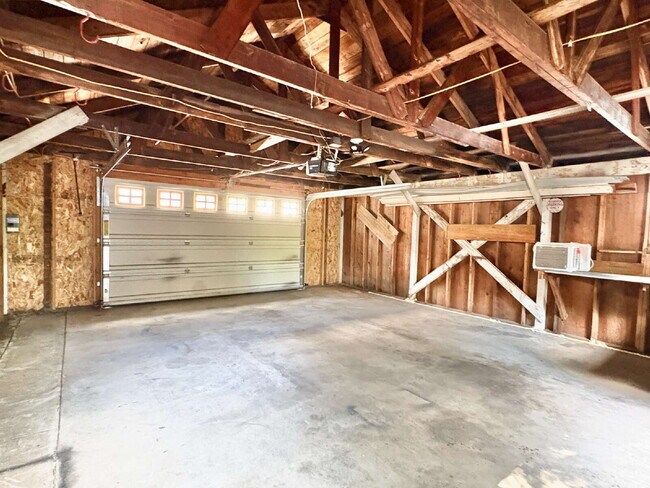 Building Photo - 912 N C St