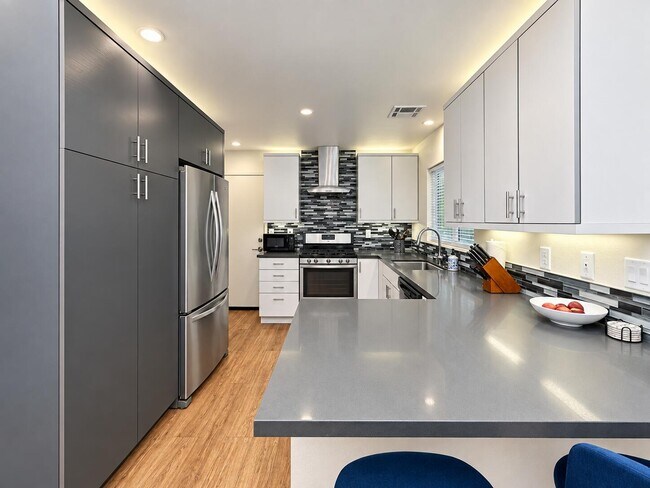 Building Photo - 72477 Rolling Knoll Dr