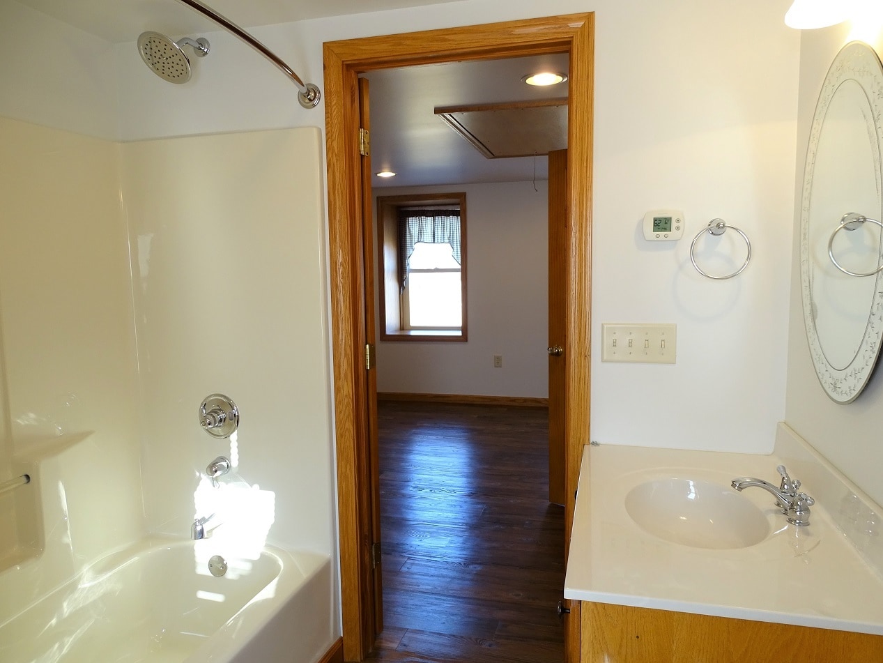 Building Photo - 454 Race Rd