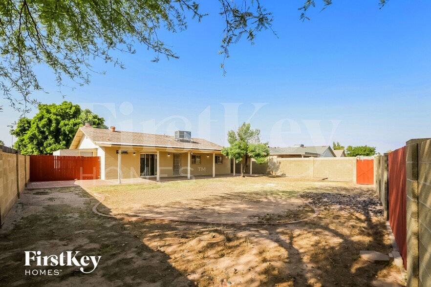 Building Photo - 1170 W Nopal Pl