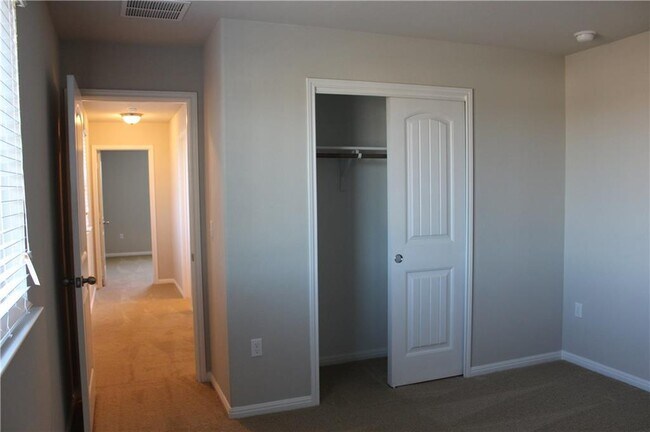 Building Photo - 1409 Bess Cove