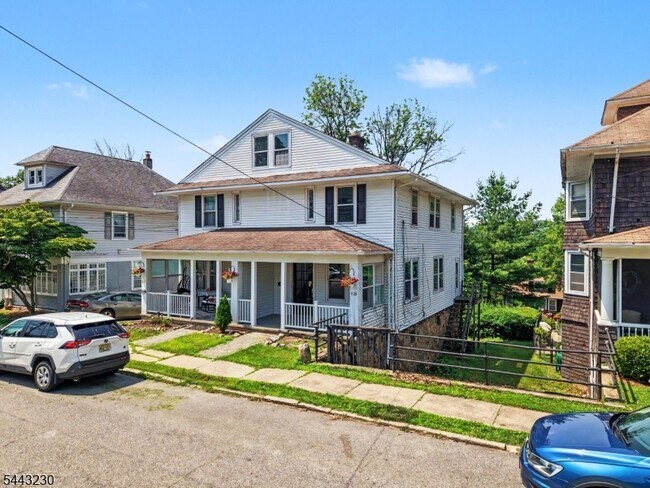 Building Photo - 420 Hill St
