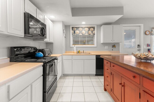 Building Photo - 24 Ashworth Ave